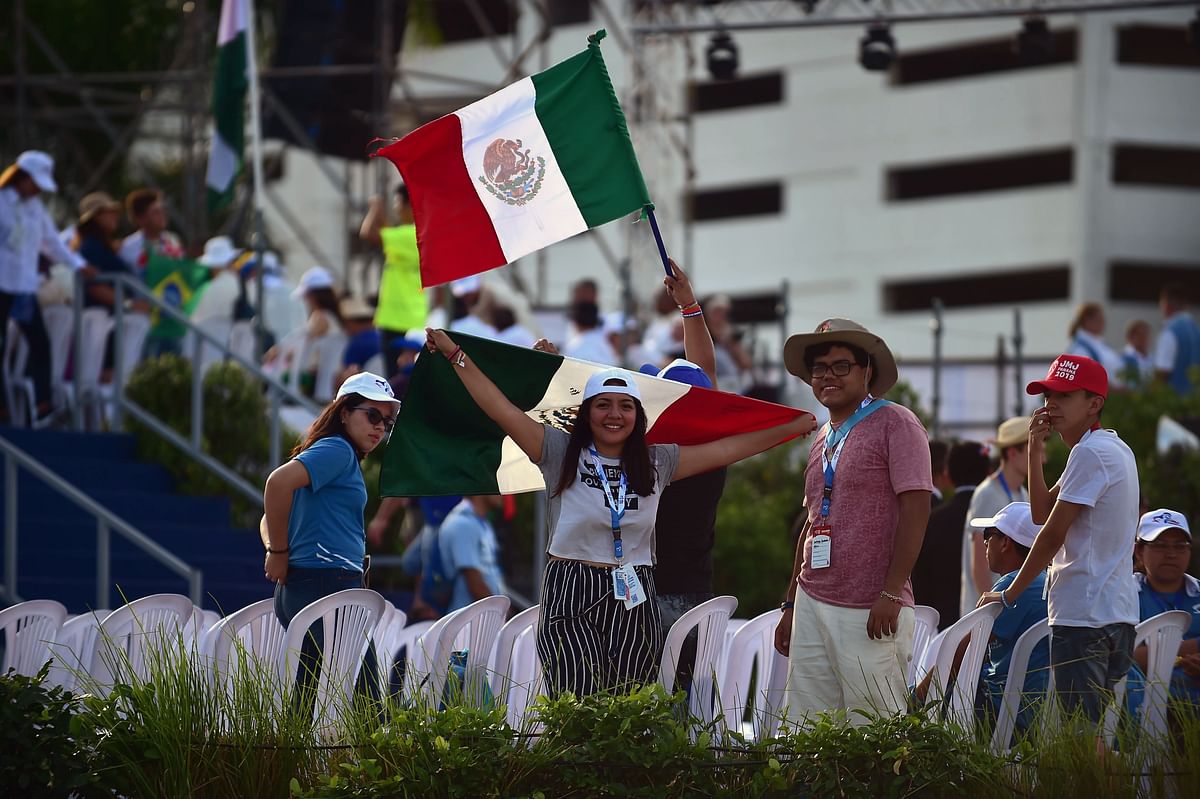 Pilgrims from all over the world crowd the historic center of Panama City on the eve of the arrival of Pope Francis for the World Youth Days, on 22 January 2019. Photo: AFP