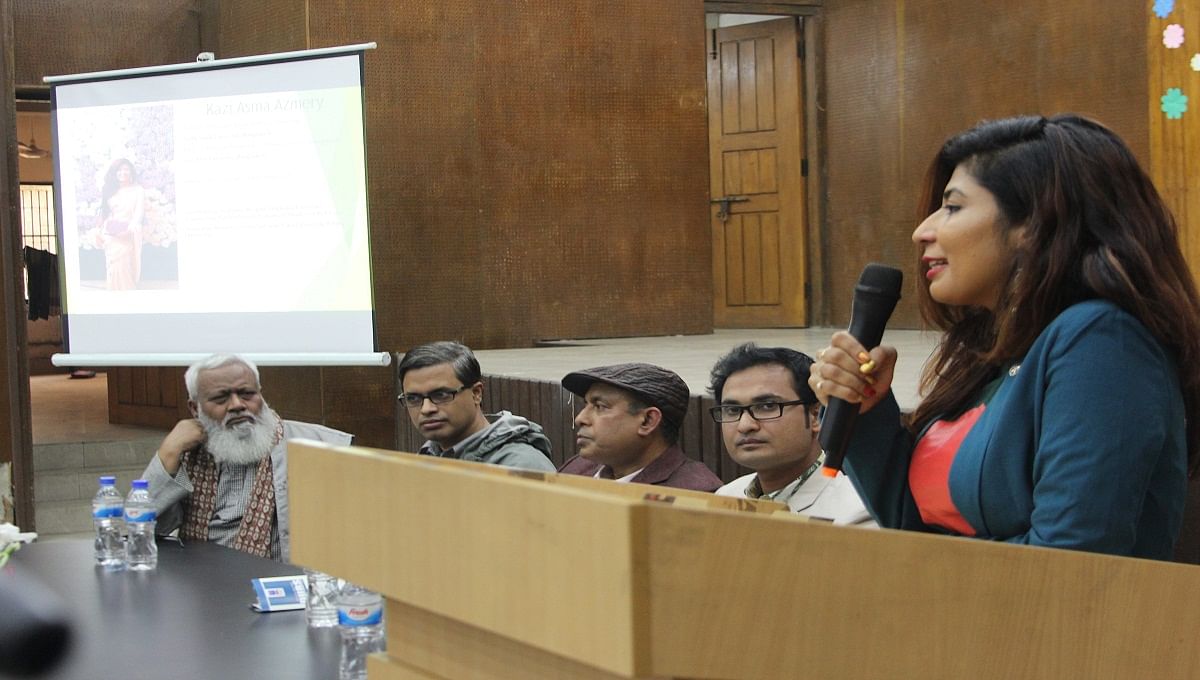 Kazi Asma Azmery, who travelled to 100 countries in just nine years, speaks at a programme at Centre for Advanced Research in Arts and Social Sciences of Dhaka University on 23 January. Photo: UNB