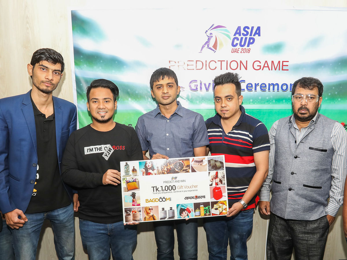 The prize giving ceremony of Bagdoom - Prothom Alo English Asia Cup Prediction Game was held at the daily’s Karwanbazar office on Saturday. Photo: Dipu Malakar