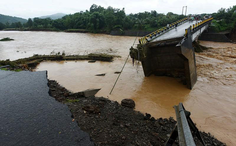 Locals look into a damaged bridge after floods hit Manuju in Gowa, South Sulawesi, Indonesia, on 23 January 2019 in this photo taken by Antara Foto. -- Reuters