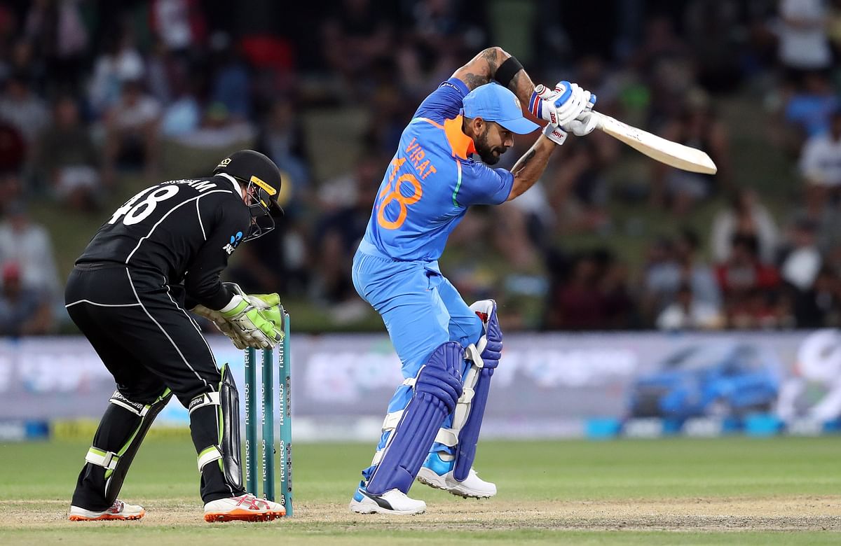 India`s Virat Kohli (R) bats watched by New Zealand`s Tom Latham (L) during the third one-day international cricket match between New Zealand and India at Bay Oval in Mount Maunganui on 28 January 2019. Photo: AFP
