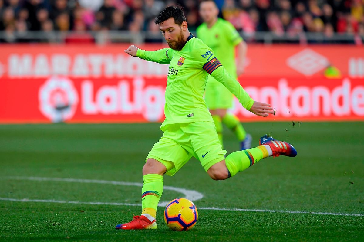 Barcelona`s Argentinian forward Lionel Messi controls the ball during the Spanish league football match between Girona FC and FC Barcelona at the Montilivi stadium in Girona on 27 January 2019. Photo: AFP