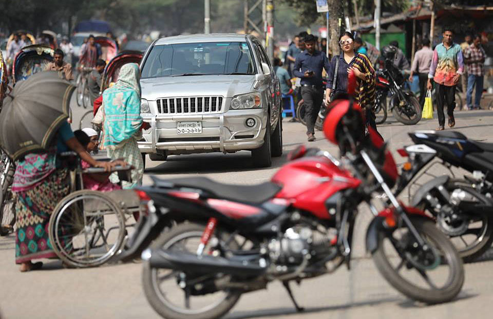 Cars and motorbikes parked grabbing footpath illegally at Sat Masjin Road, Dhanmodni on 27 January. Photo: Dipu Malakar