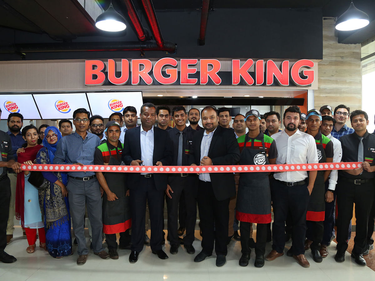 Bangla Trac MD Tarique Ekramul Haque, group CEO M Jahangir Alam, and Tiffin Box GM Mushroof Ahmed are seen inaugurating the 9th restaurant of Burger King at Shimanto Shombhar. – Photo: Collected