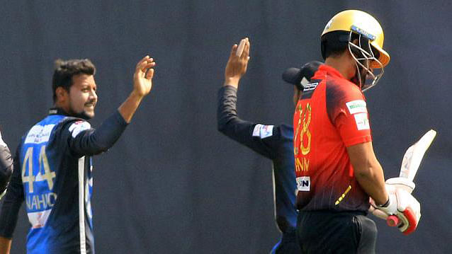 Comilla Victorians batsmen slump against the bowlers of Rangpur Riders. Photo: Prothom Alo