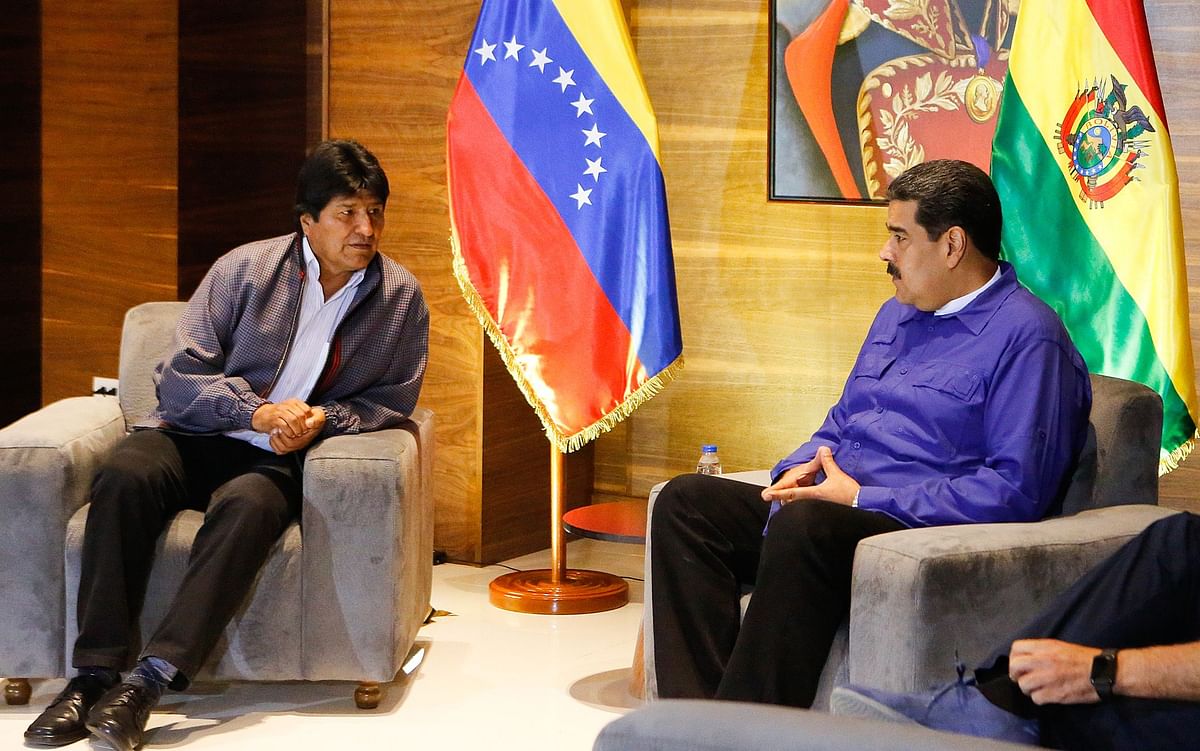 Handout picture released by the Venezuelan presidency showing Venezuelan president Nicolas Maduro (R) holding a meeting with his Bolivian counterpart in Caracas on 1 February 2019. Photo: AFP