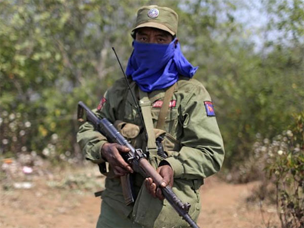 A rebel soldier of the Myanmar National Democratic Alliance Army (MNDAA) holds his rifle as he guards near a military base in Kokang region 11 March 2015.—Photo: Reuters