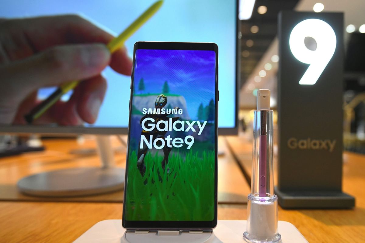 A Samsung Galaxy Note9 smartphone is displayed at the company`s showroom in Seoul on 31 January 2019. Photo: AFP