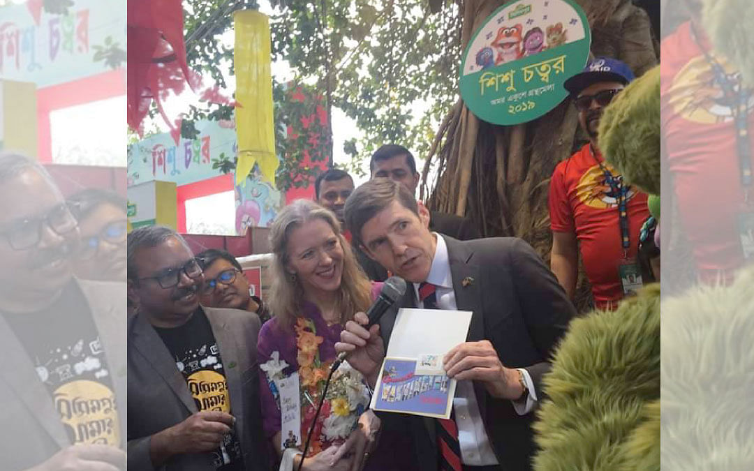 US ambassador to Bangladesh Earl R Miller and his wife visit at the children’s corner of Amar Ekushey book fair on Friday. Photo: UNB