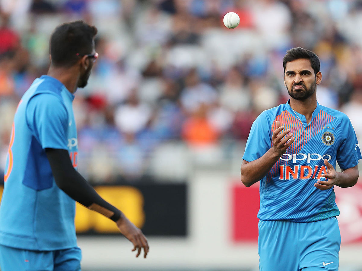 India`s Bhuvneshwar Kumar (R) prepares to bowl during the second Twenty20 international cricket match between New Zealand and India in Auckland on 8 February 2019. Photo: AFP