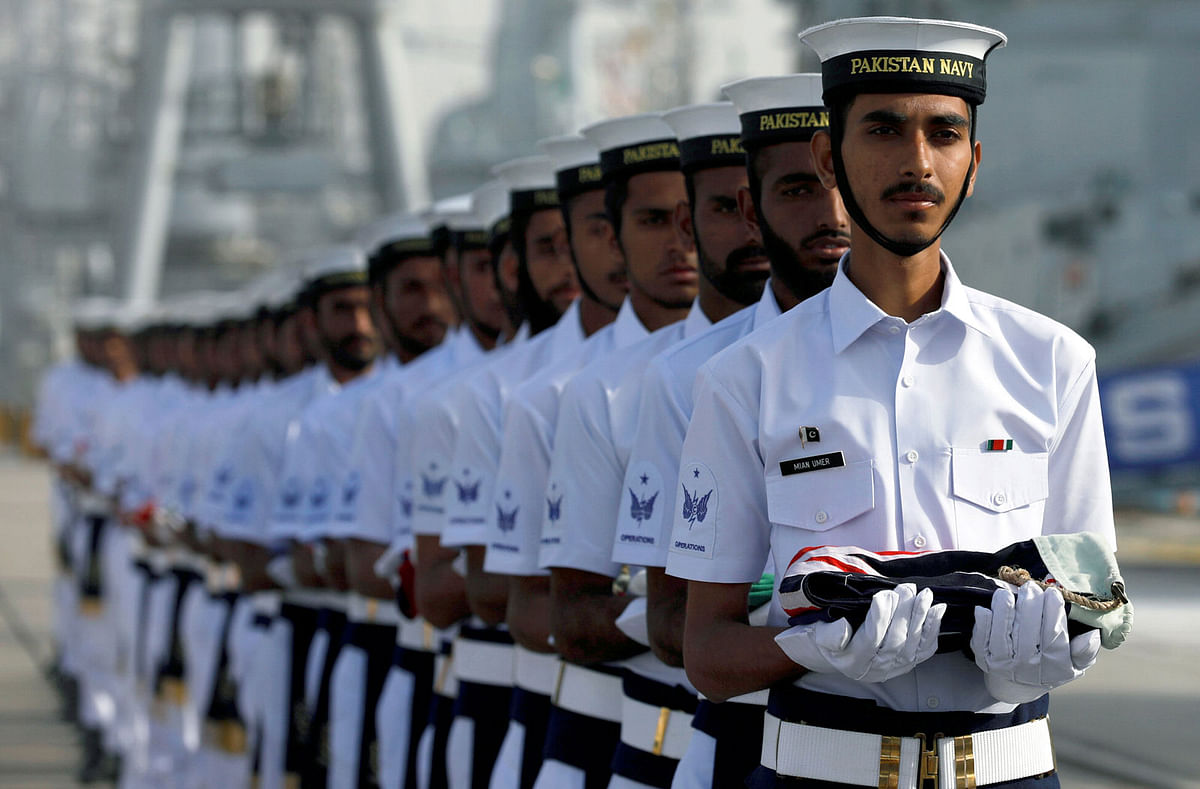 Pakistan Navy`s servicemen carry national flags of participating countries during the opening ceremony of Pakistan Navy`s Multinational Exercise AMAN-19, in Karachi, Pakistan on 8 February 2019. Photo: Reuters