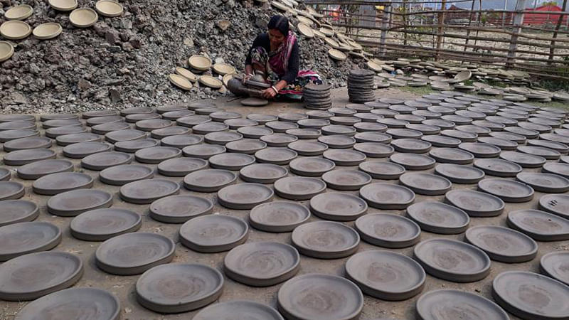 A woman busy making earthen card pots in Rayganj, Sirajganj on 11 February, 2019. Photo: Sajedul Alam
