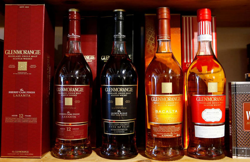 Bottles of single malt scotch whisky Glenmorangie, part of Glenmorangie plc co-owned by LVMH and Diageo, are pictured in a shop near Lausanne, Switzerland, on 18 May 2017. -- Photo: Reuters