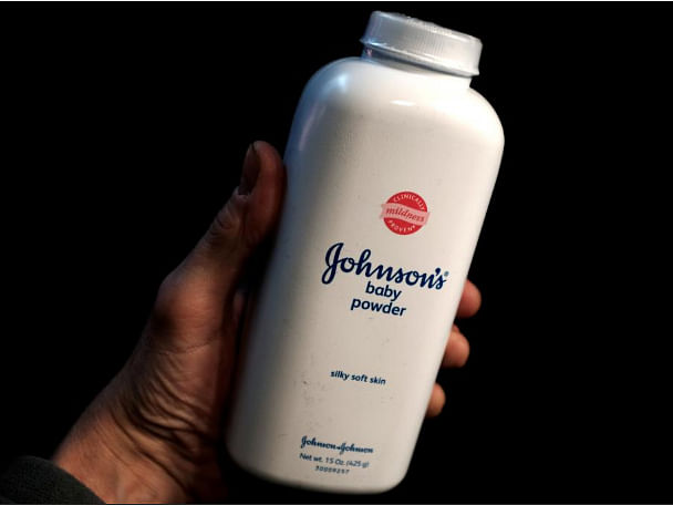 A bottle of Johnson and Johnson Baby Powder is seen in a photo illustration taken in New York, on 24 February 2016. -- Photo: Reuters