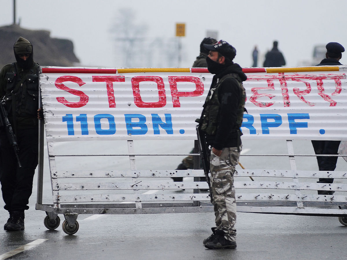 Indian security forces stand guard on a road block along the Srinagar-Jammu Highway following an attack on a paramilitary Central Reserve Police Force (CRPF) convoy that killed at least 42 troopers and injured several others near Awantipora town, about 30 kms South of Srinagar on 14 February. Photo: AFP.