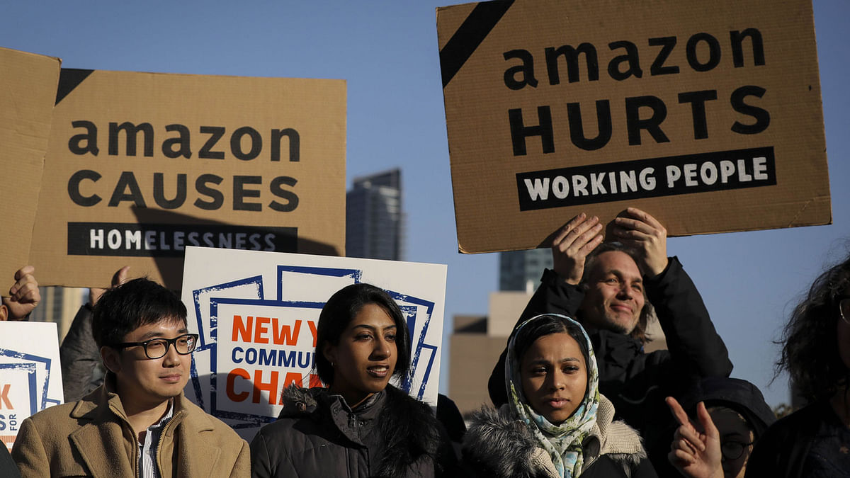 Activists and community members who opposed Amazon`s plan to move into Queens rally in celebration of Amazon`s decision to pull out of the deal, in the Long Island City neighborhood, 14 February 2019 in the Queens borough of New York City. Photo: AFP