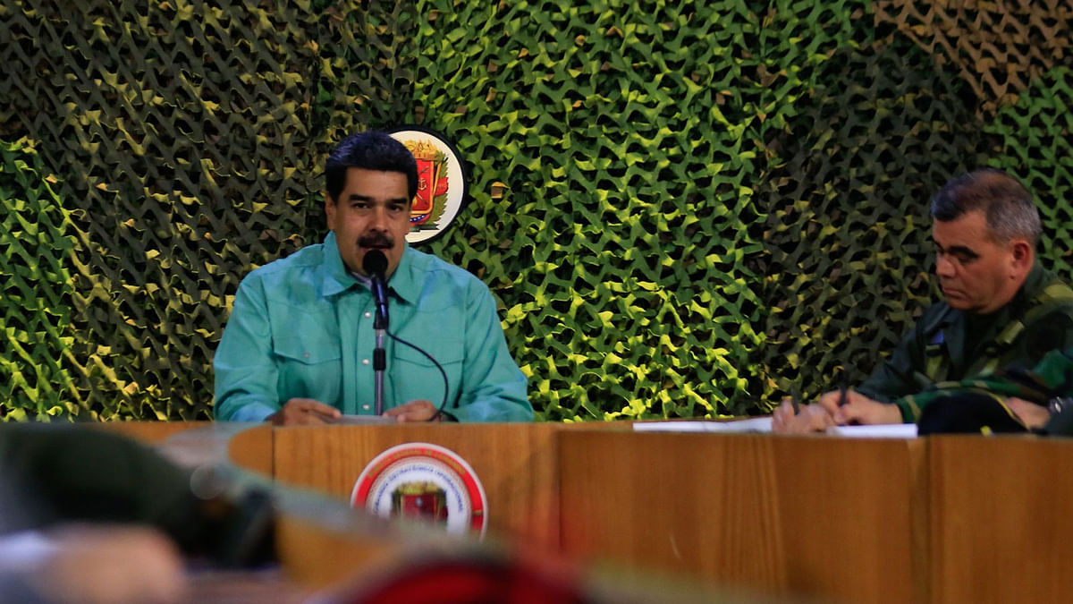Handout picture released by the Venezuelan presidency showing Venezuela`s president Nicolas Maduro (C) speaking next to Venezuelan defence minister Vladimir Padrino (R) during the closing ceremony and balance of military exercices in Caracas, on 15 February 2019. Photo: AFP