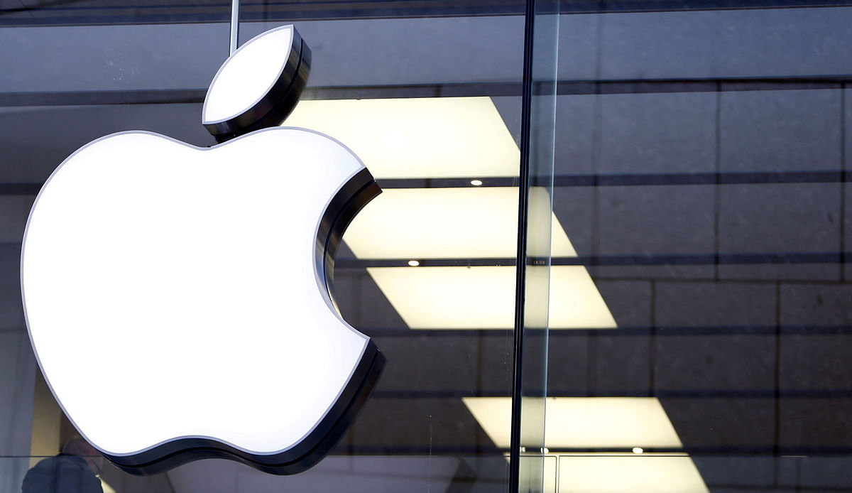 An Apple logo is seen at the Apple store in Munich, Germany, 27 January 2016. Photo: Reuters