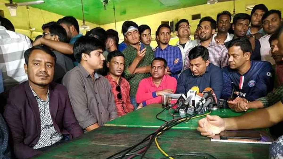 Jatiyatabadi Chhatra Dal leaders at a press conference at Madhur Canteen of Dhaka University on Sunday. Photo: UNB