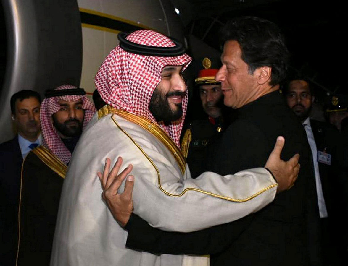 Pakistani prime minister Imran Khan (R) greets Saudi Arabia`s Crown Prince Mohammed bin Salman on his arrival at Pakistan Air Force (PAF) Nur Khan Base in Rawalpindi, Pakistan on 17 February 2019. Photo: Reuters