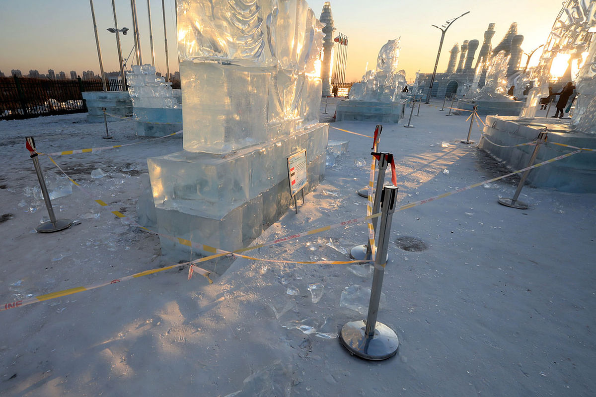 Security lines are seen set up for protecting visitors from falling ice from melting ice sculptures at the venue of the Harbin International Ice and Snow Sculpture Festival on its closing day, in Heilongjiang province, China on 17 February 2019. Photo: Reuters