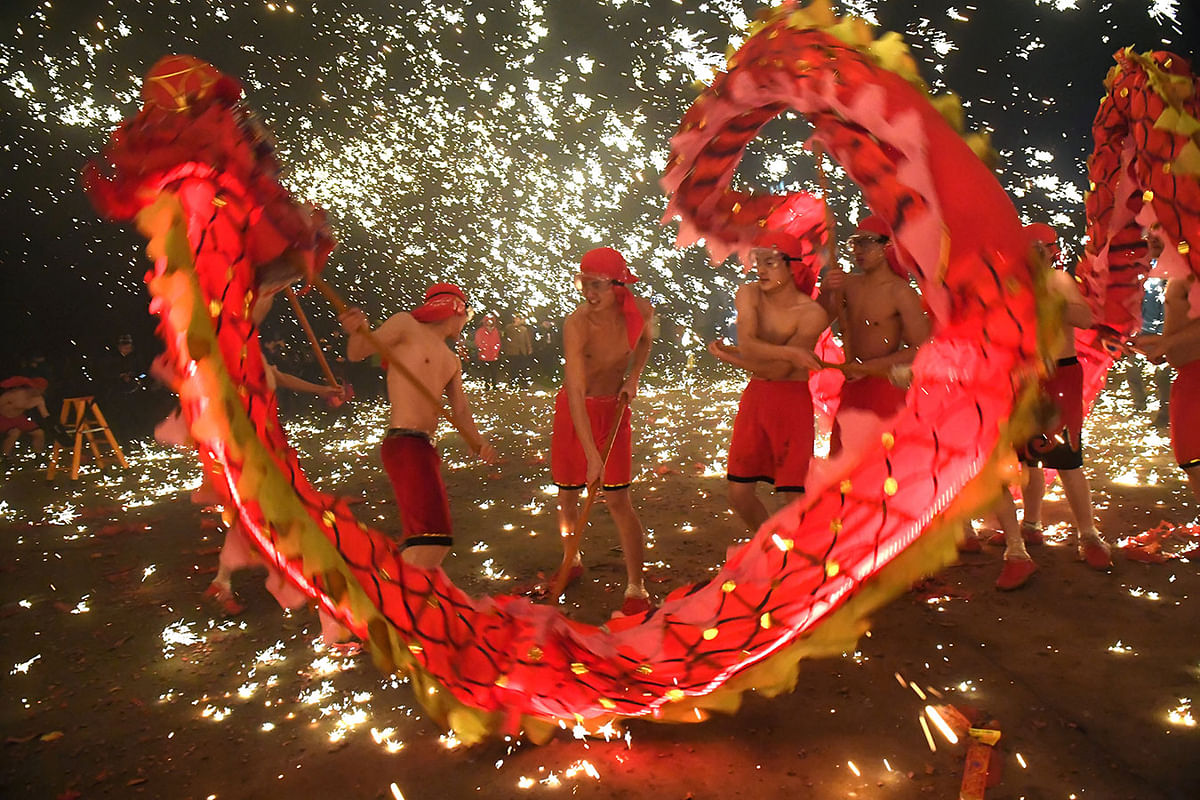Folk artists perform a dragon dance under a shower of molten iron sparks during an event to celebrate the upcoming Chinese Lantern Festival in Anshan, Guizhou province, China on 18 February 2019. Photo: Reuters