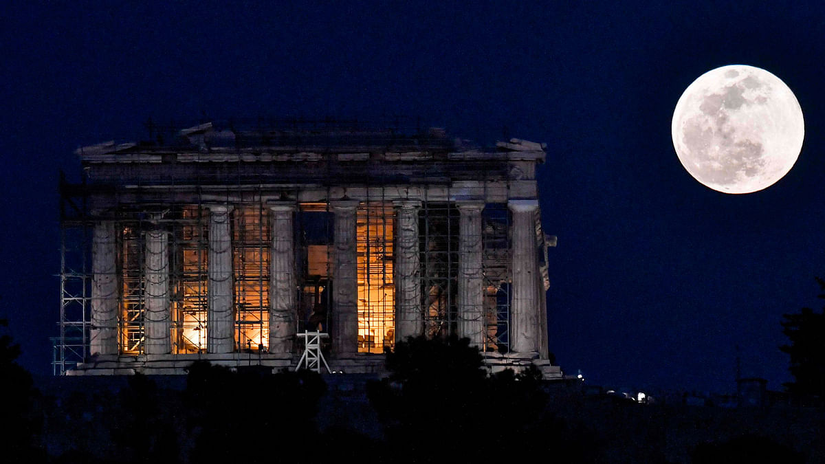 The Super Snow Moon rises next to the Parthenon Temple at the Acropolis archaeological site on 19 February 2019. Super Moon is a term used with a full moon that occurs when the Moon is at or near its closest approach to Earth. Photo: AFP