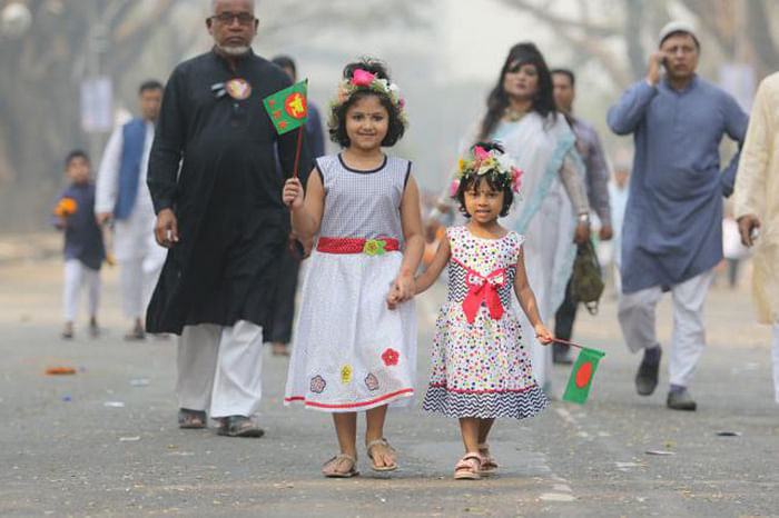 Children with their parents went to National Shaheed Minar to pay tribute to language heroes on 21 February 2018. File photo