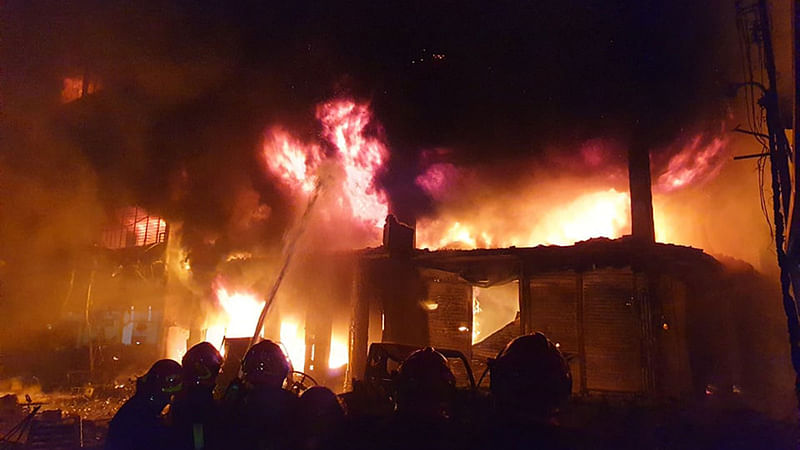 A five-storey building catches fire at Chawkbazar area on Wednesday night. Photo: Collected