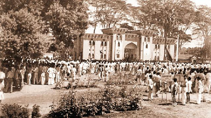 Gathering for the first shutdown of 21 February. Rafiqul Islam took the photo on 21 February 1952.
