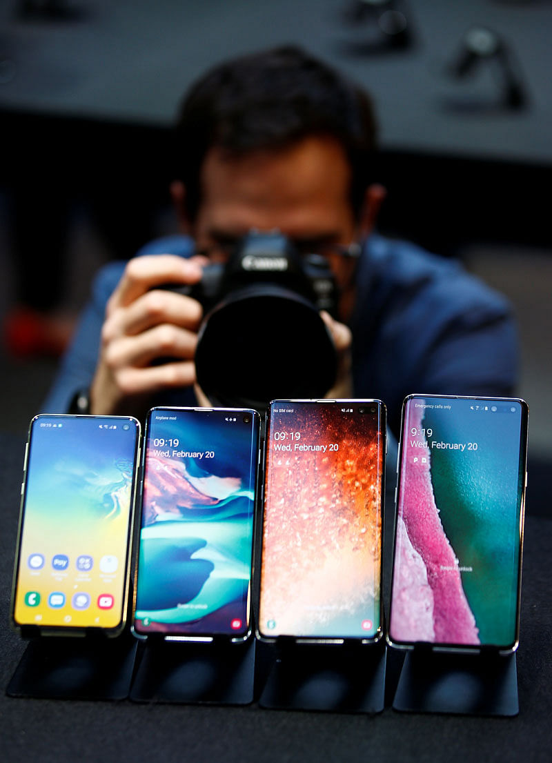 A journalist photographs the new Samsung Galaxy S10e, S10, S10+ and the Samsung Galaxy S10 5G smartphones at a press event in London. Photo: AFP