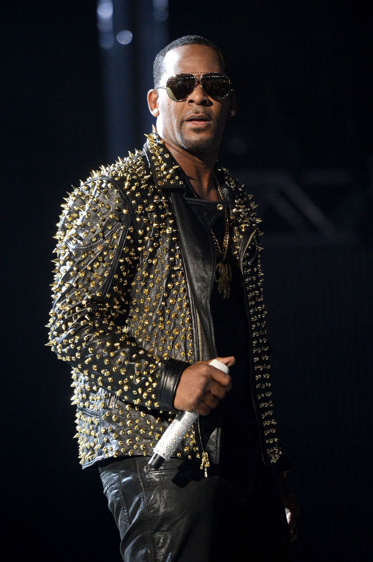 In this file photo taken on 29 June 2013, R. Kelly performs onstage during R Kelly, New Edition and The Jacksons at the 2013 BET Experience at Staples Center in Los Angeles, California. The Cook County State`s Attorney on 22 February has charged R. Photo: AFP