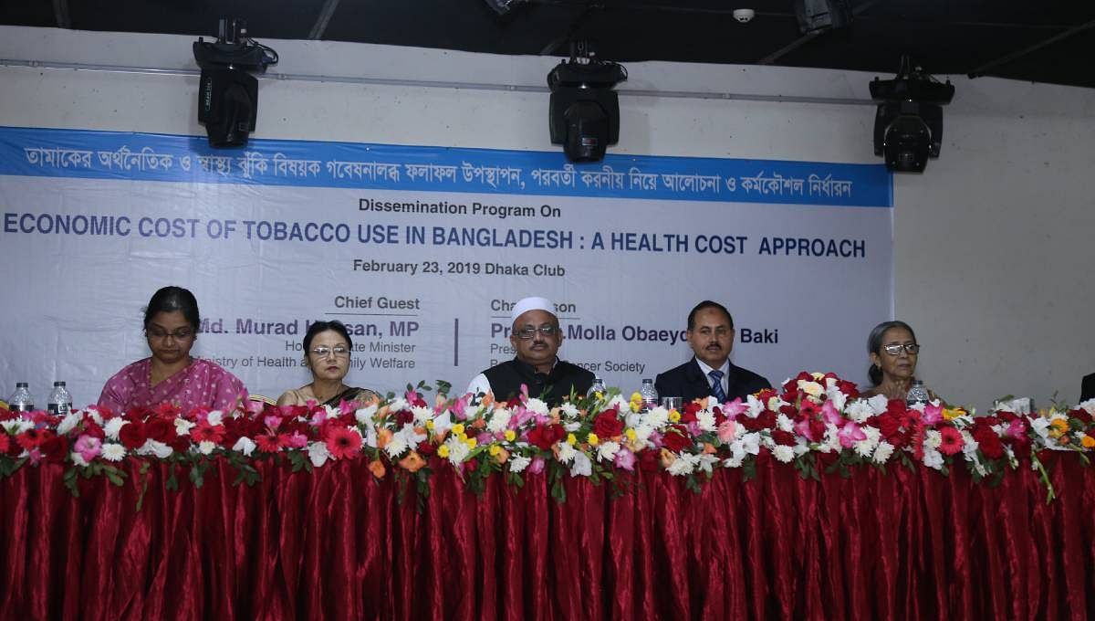A dissemination programme on the study “Economic Cost of Tobacco Use in Bangladesh: A health cost approach” was held at Dhaka Club on Saturday. Photo: UNB