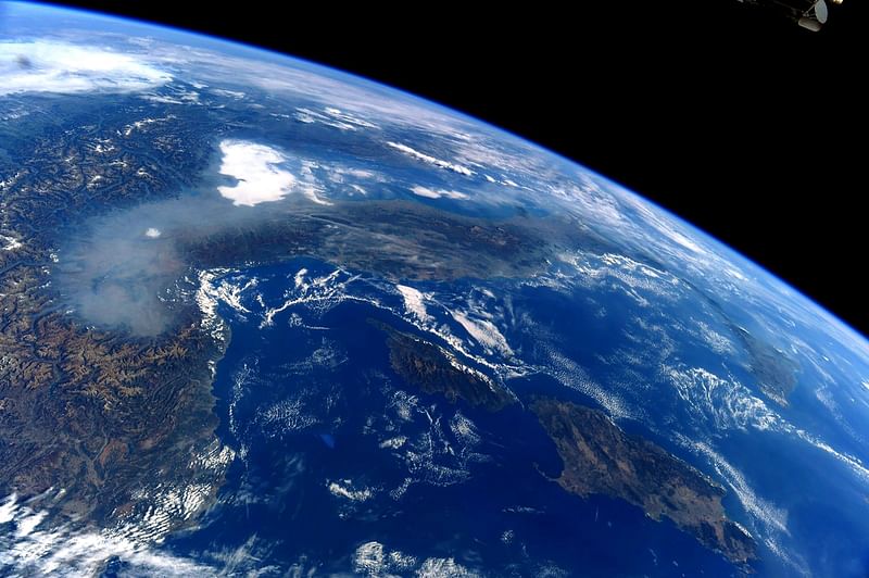 This file handout photo taken on 18 October 2017 by ESA (European Space Agency) astronaut Paolo Nespoli from Italy and obtained on 20 October 2017, shows a view over Italy and air pollution over the Po Valley region (Pianura Padana) and Turin. Photo: AFP