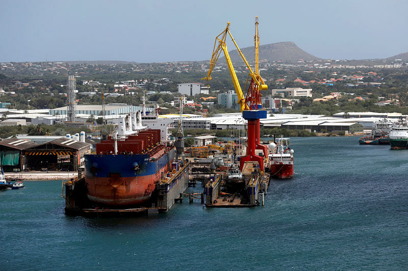 A bulk carrier is docked at Isla Oil Refinery PDVSA terminal in Willemstad on the island of Curacao, on 22 February 2019. Photo: Reuters