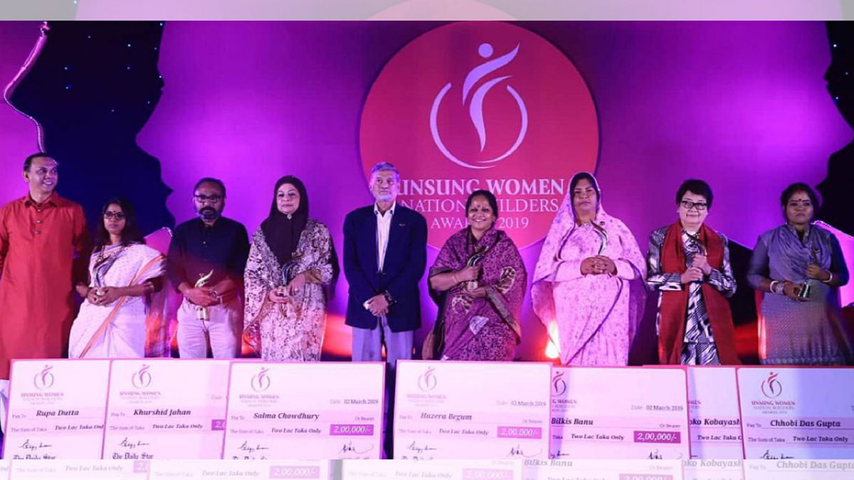 Seven women were presented with awards along with the opportunity to share their stories in the third year of “Unsung Women Nation Builders Awards” held at a gala programme at the International Convention City Bashundhara (ICCB) in Dhaka on Saturday. Photo: UNB