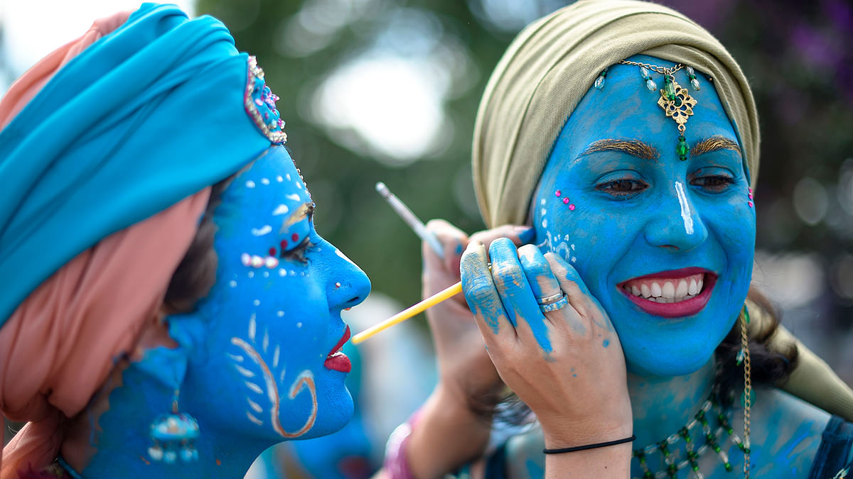 Members of the `Pena de Pavao de Krishna` traditional carnival group which celebrates Indian deities, get ready to perform in Belo Horizonte, Brazil, on 3 March 2019. Photo: AFP