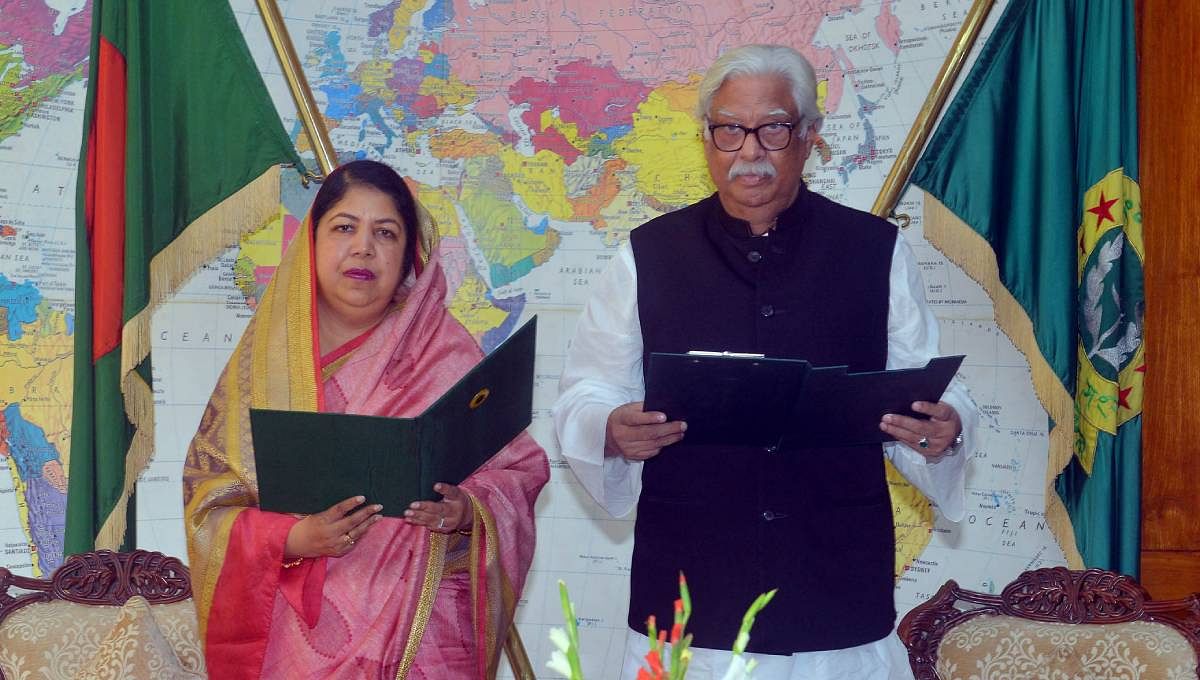 Jatiya Sangsad speaker Shirin Sharmin Chaudhury administers the oath of Gano Forum`s MP-elect Sultan Mohammad Mansur as a member of the 11th Parliament on 7 March 2019. Photo: UNB