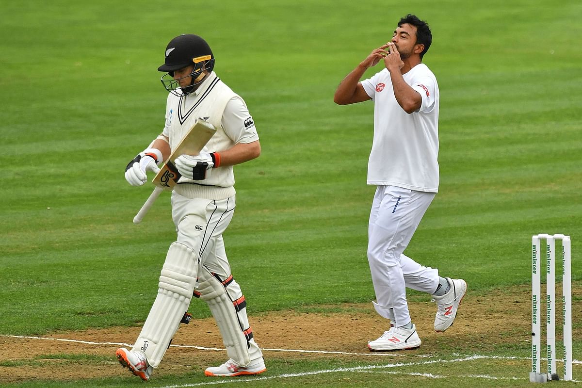 Bangladesh`s Abu Jayed celebrates New Zealand`s Tom Latham (L) being caught during day three of the second Test cricket match between New Zealand and Bangladesh at the Basin Reserve in Wellington on 10 March 2019. Photo: AFP
