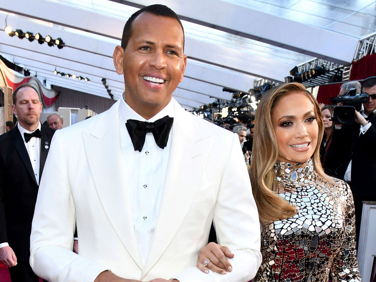 In this 24 February photo, Alex Rodriguez, left, and Jennifer Lopez arrive at the Oscars at the Dolby Theatre in Los Angeles. Photo: AP