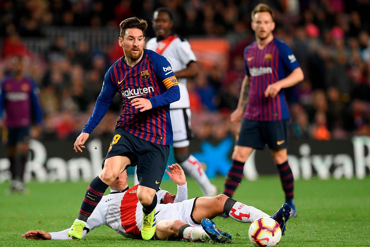 Barcelona`s Argentinian forward Lionel Messi (L) vies for the ball with Rayo Vallecano`s Spanish midfielder Santi Comesana during the Spanish league football match between FC Barcelona and Rayo Vallecano de Madrid at the Camp Nou stadium in Barcelona on 9 March 2019. Photo: AFP