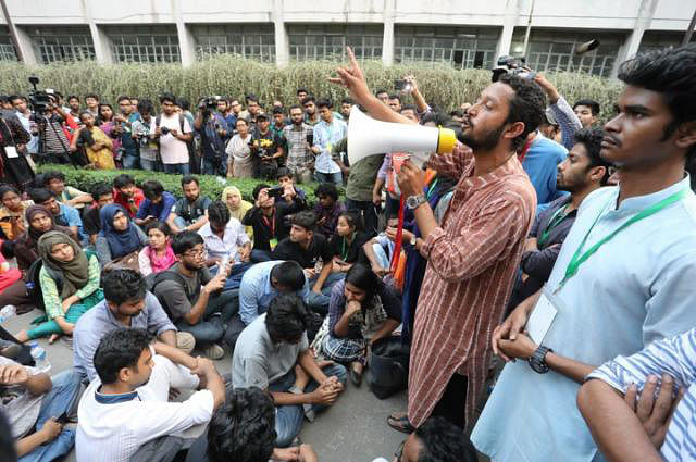 Progressive student alliance’s vice president candidate Liton Nandi speaks at sit-in after most of the participating panels boycott DUCSU polls on Monday. Photo: Dipu Malakar