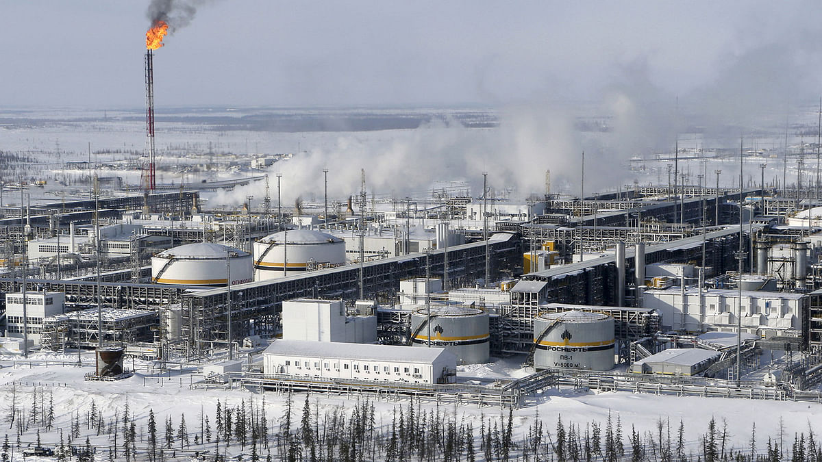 A general view shows oil treatment facilities at Vankorskoye oil field owned by Rosneft north of Krasnoyarsk. Photo: Reuters