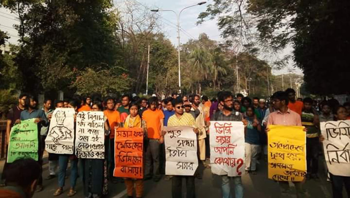 Dhaka University students, including those on a hunger strike demand fresh election to Dhaka University Central Students’ Union (DUCSU) on Friday, 15 March, 2019. Photo: UNB