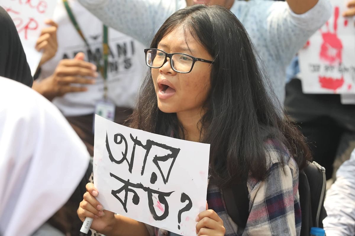 A student is attending a seize on Pragati Sarani road in Bashundhara residential area of the capital. Photo: Abdus Salam