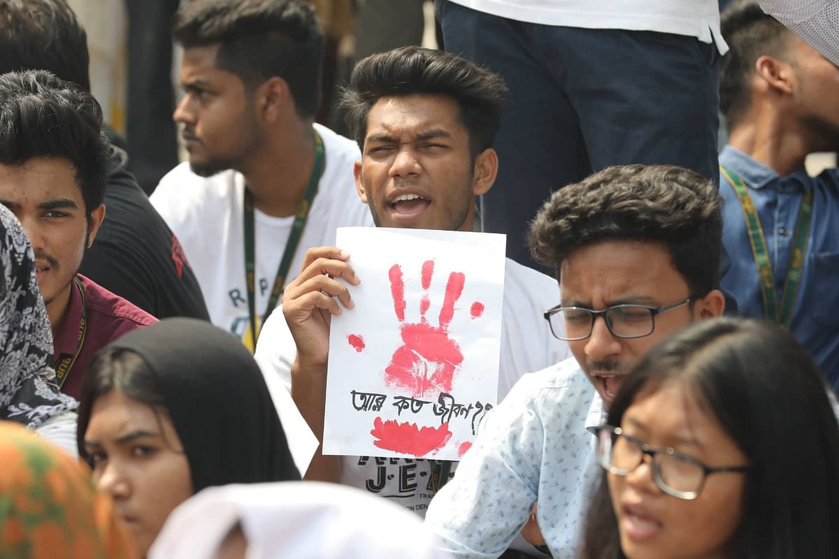 Students shout slogans while attending a street protest in Bashundhara residential area of the capital. Photo: Abdus Salam