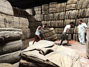 The Indian Jute Mills Association had filed an application for initiation of anti-circumvention investigation concerning import of the product exported from Bangladesh. – Photo courtesy: The Economic Times