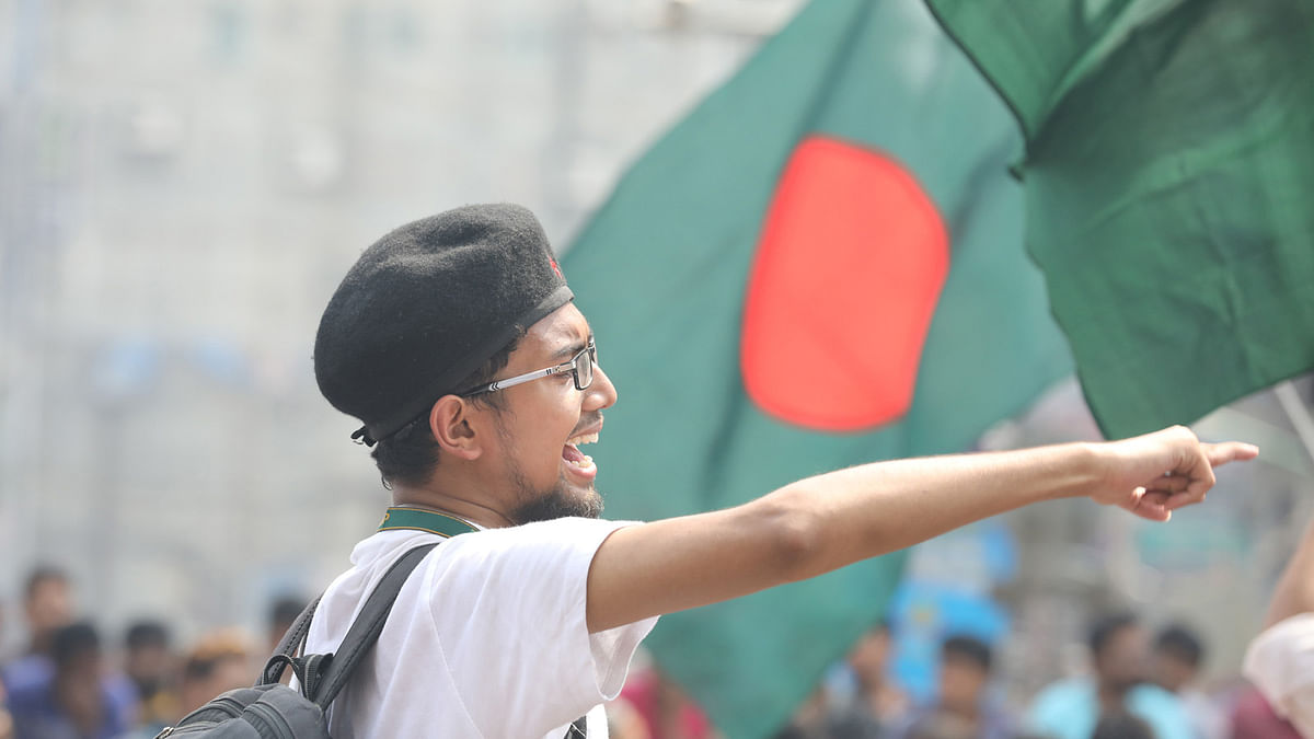 A protester chanting slogan while students took position on the Pragati Sarani street in front of Jamuna Future Park in Dhaka on 20 March 2019 following the death of Bangladesh University of Professional (BUP) student Abrar Ahmed Chowdhury in a road accident. Photo: Abdus Salam