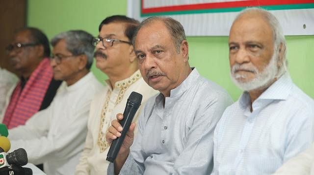 Jatiya Samajtantrik Dal president ASM Abdur Rob speaks at the programme of Jatiya Oikya Front on Friday. Photo: Prothom Alo