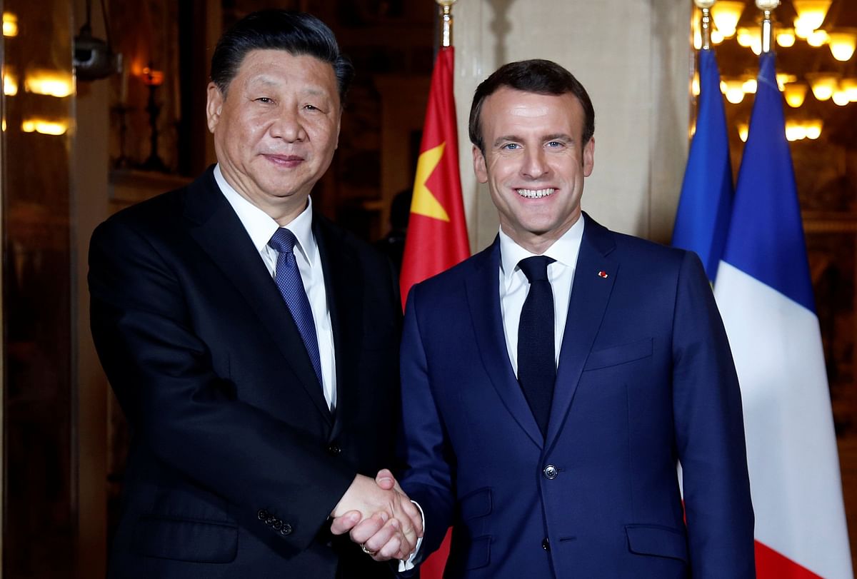 French president Emmanuel Macron (R) shakes hand with China`s president Xi Jinping (L) at the Villa Kerylos before a dinner on 24 March in Beaulieu-sur-Mer, near Nice on the French riviera. Photo: AFP
